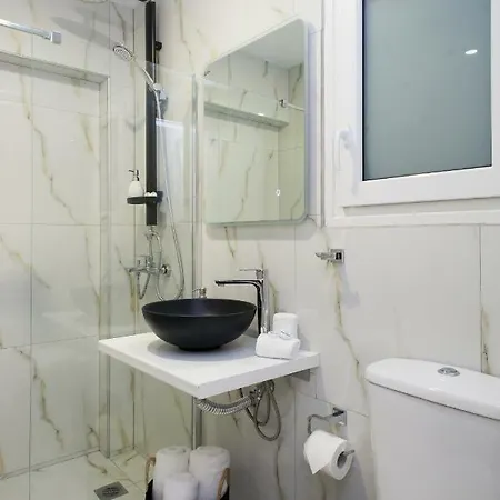 Relaxed Modern Luxury In The Center Of Lively Koukaki Apartment Athens